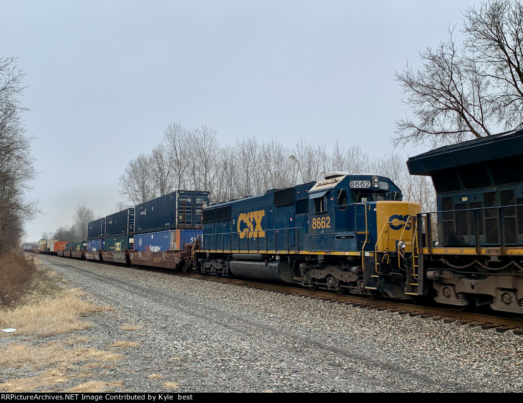 CSX 8662 on I017